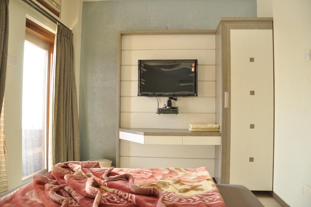 Raval Bunglow Hotel Panchgani Esterno foto